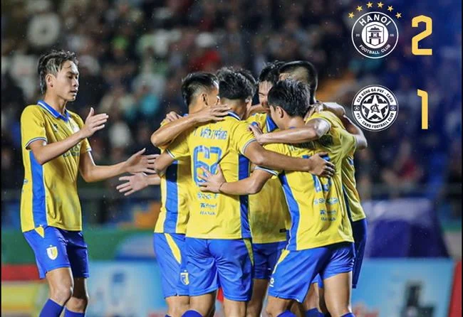 Biểu tượng bảo mật dữ liệu với khóa và tường lửa